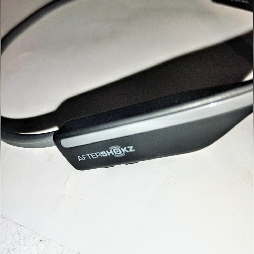 Open move wireless bone conduction headphone